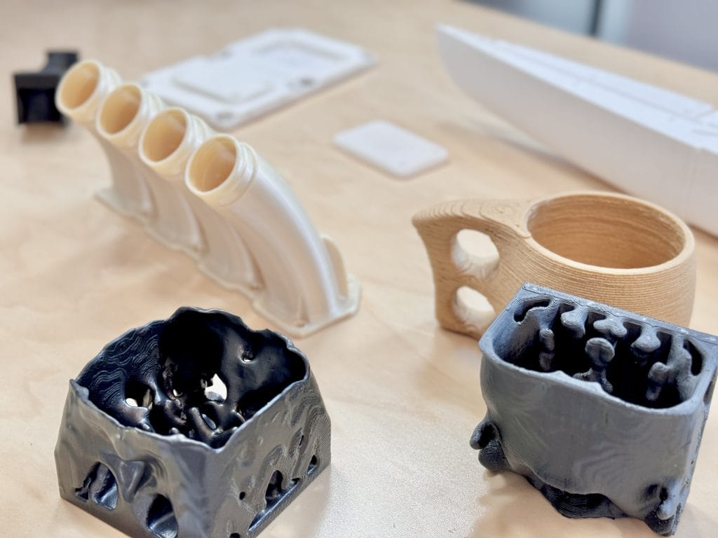 Savonlinnassa 3D-tulostettuja kappaleita ja osia, lähikuva